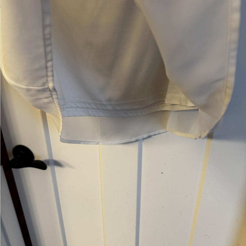 Sleeveless White Pleated Swing Tank Top - Picture 2 of 6
